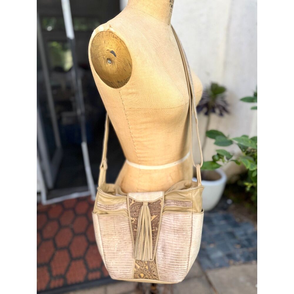 VTG D'Onofrio Leather Beige Cream Texture Carved Snake Shoulder Bag Made In USA